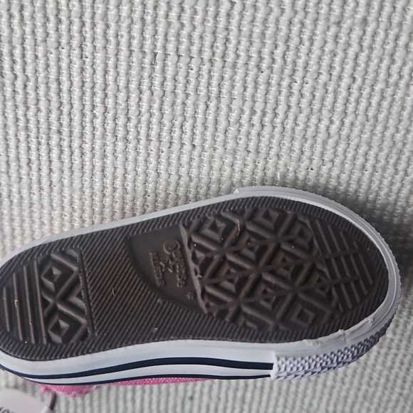 Converse Pink Mini Shoe Keychain - Picture 6 of 9